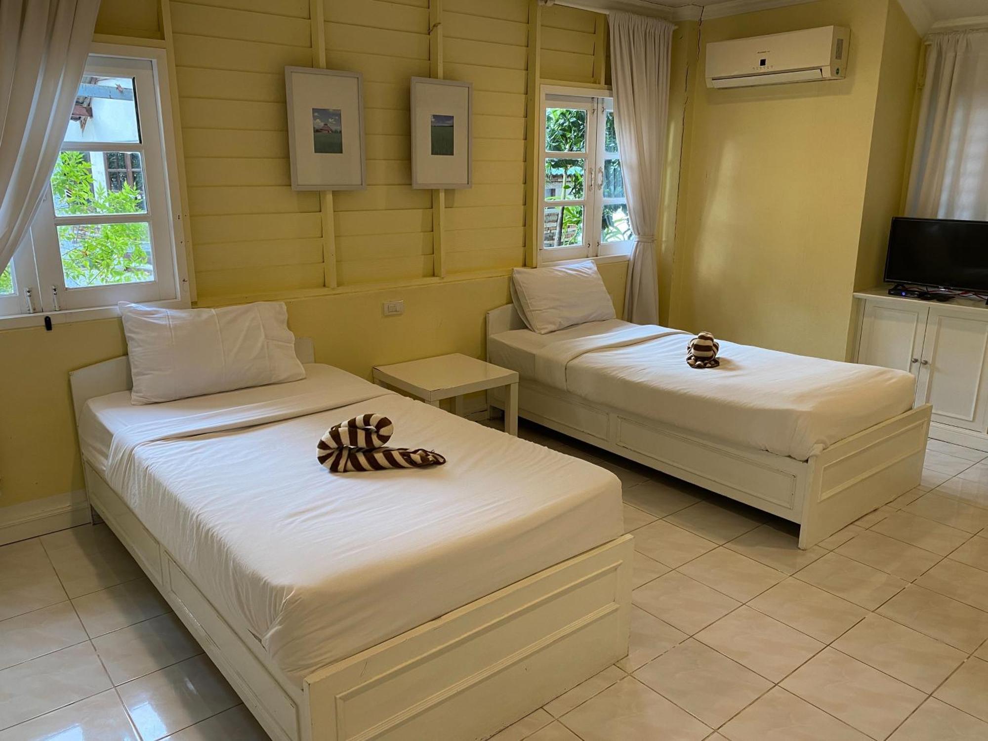 รตะธารา รีสอร์ท Ratathara Resort Bang Pakong Bagian luar foto