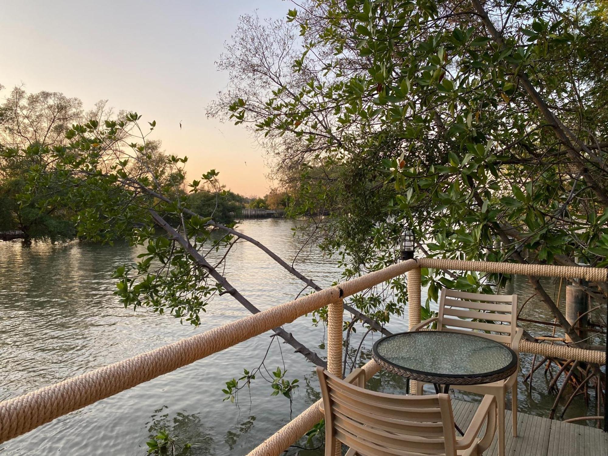 รตะธารา รีสอร์ท Ratathara Resort Bang Pakong Bagian luar foto