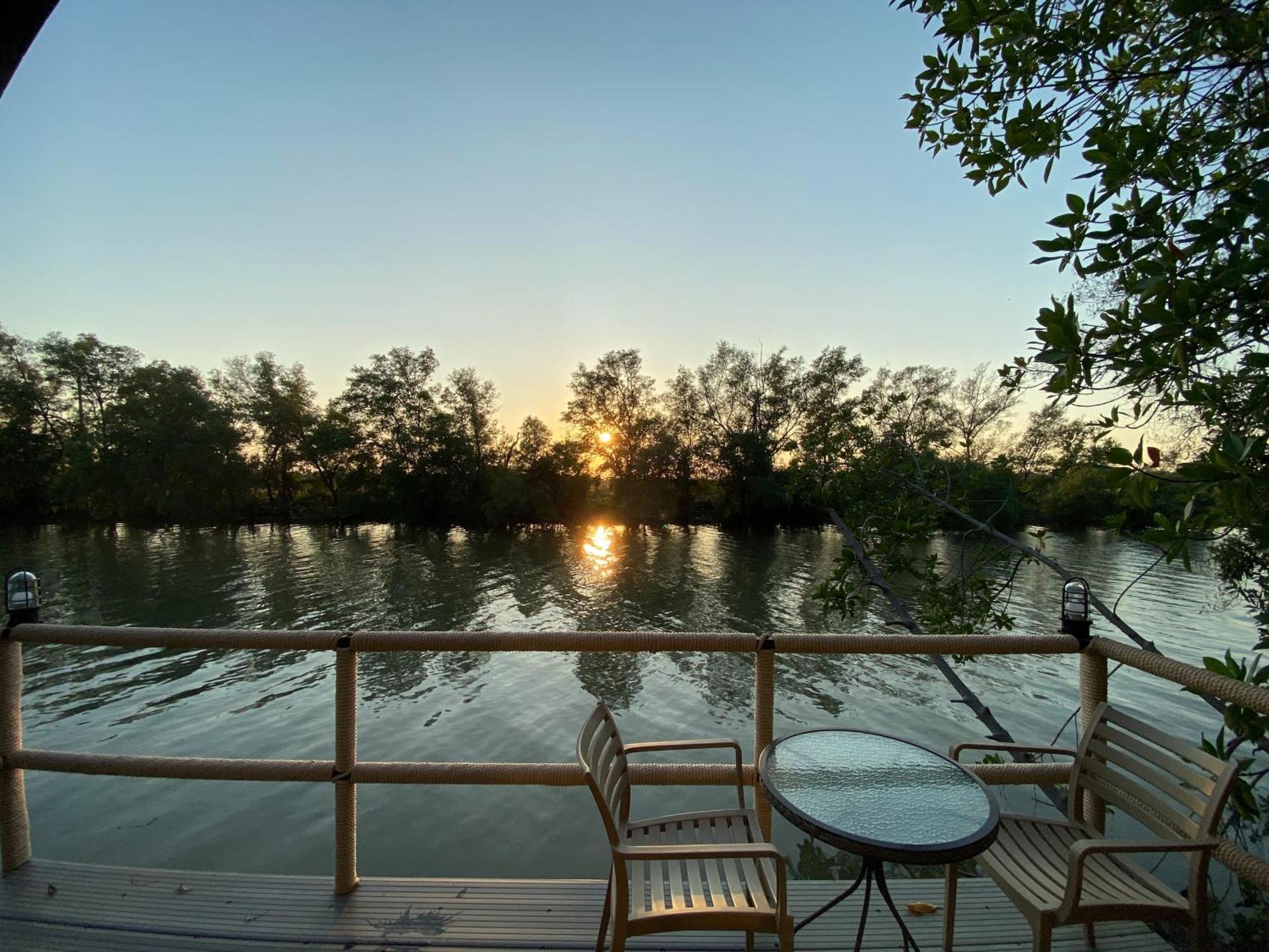 รตะธารา รีสอร์ท Ratathara Resort Bang Pakong Bagian luar foto