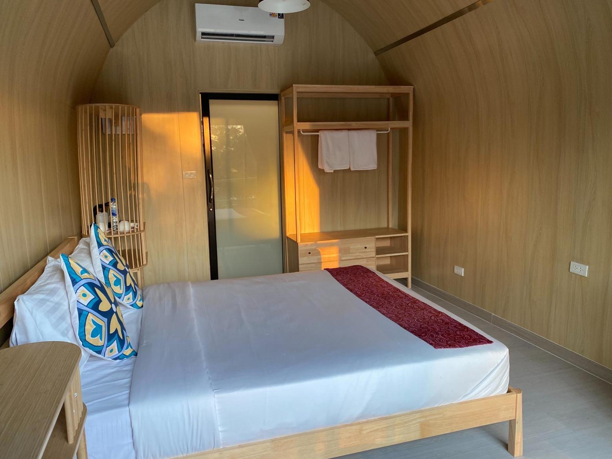 รตะธารา รีสอร์ท Ratathara Resort Bang Pakong Bagian luar foto